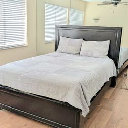 Queen Bed Very Good Condition 