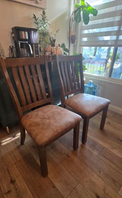 Ashley berringer dinning chair