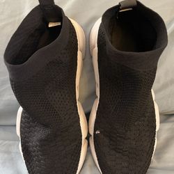 Woman’s Sneakers 