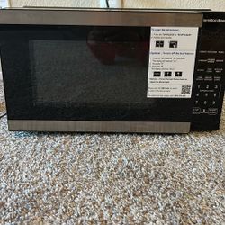Hamiilton 0.9 Cu ft Countertop Microwave Oven, 900 Watts, Stainless Steel, 