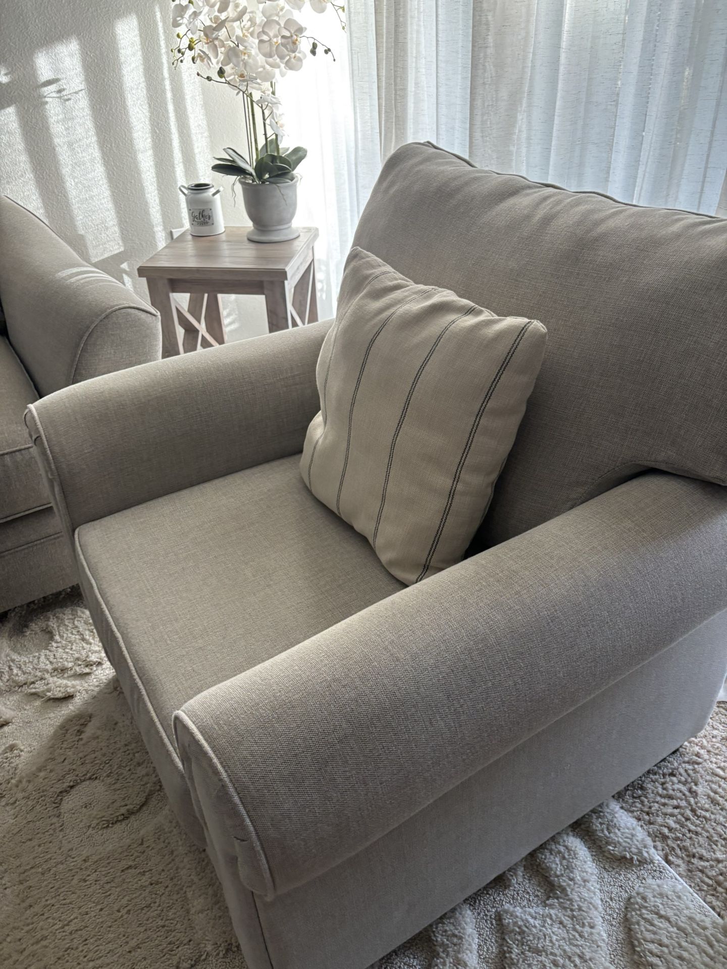 Chair w/End Table And Also Area Rug