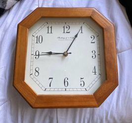Wall clock ... Oak nice ... like new
