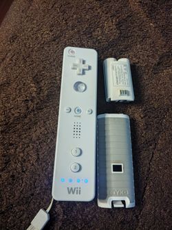Nintendo Wii controller white with batteries and battery pack  ready to USD