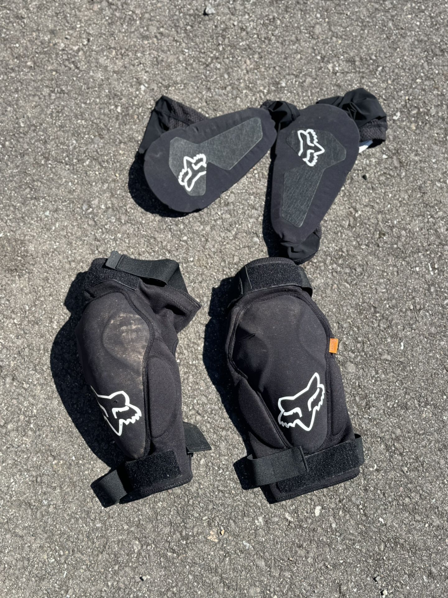 Fox enduro racing pads (elbow and knee)