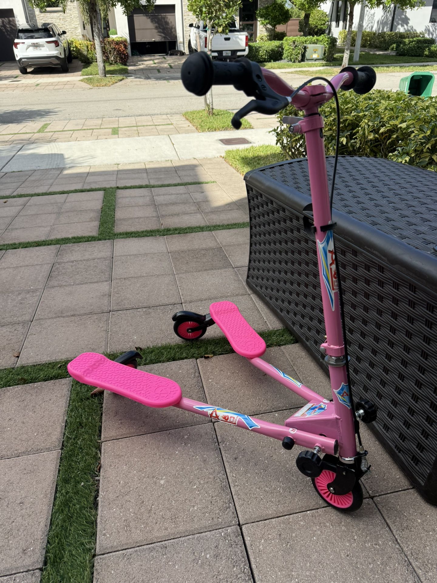 AODI Wheelive Kids 3-Wheel Drift Scooter Pink