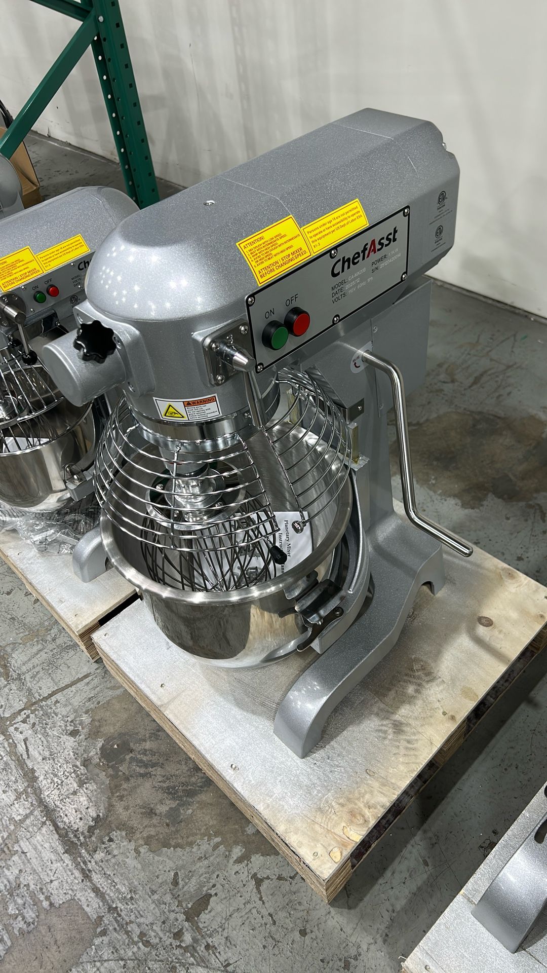 ChefAsst CA-MX20B 20L 3-Speed 1 1/2 hp Planetary Stand Mixer with Guard & Standard Accessories