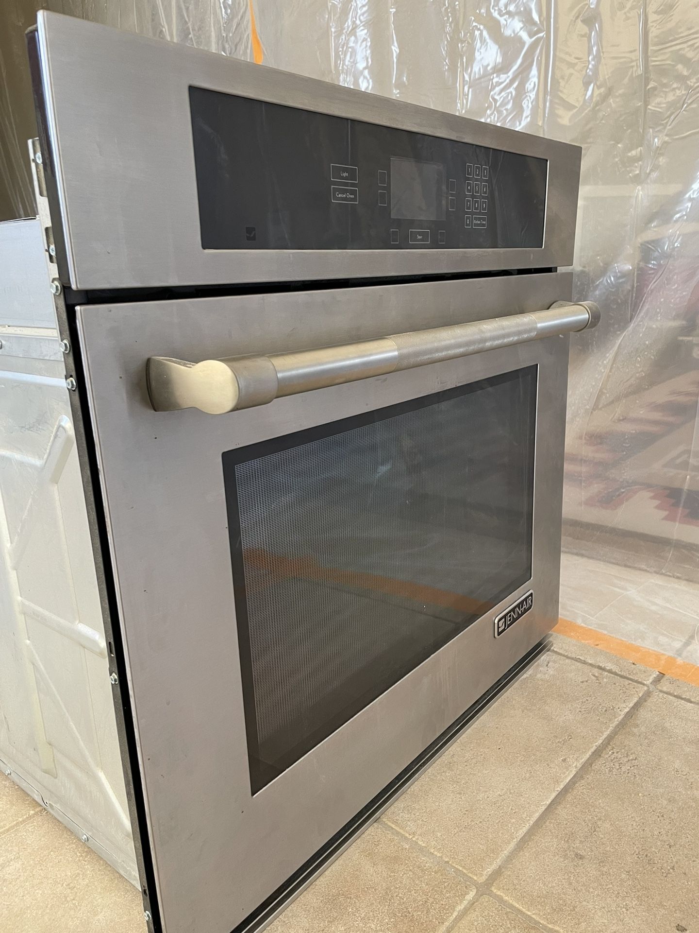 Jenn-Air Wall Oven  - Excellent Condition jjw2430wp02 