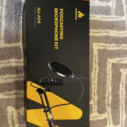Podcasting microphone kit