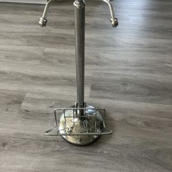 Toilet paper holder with magazine rack