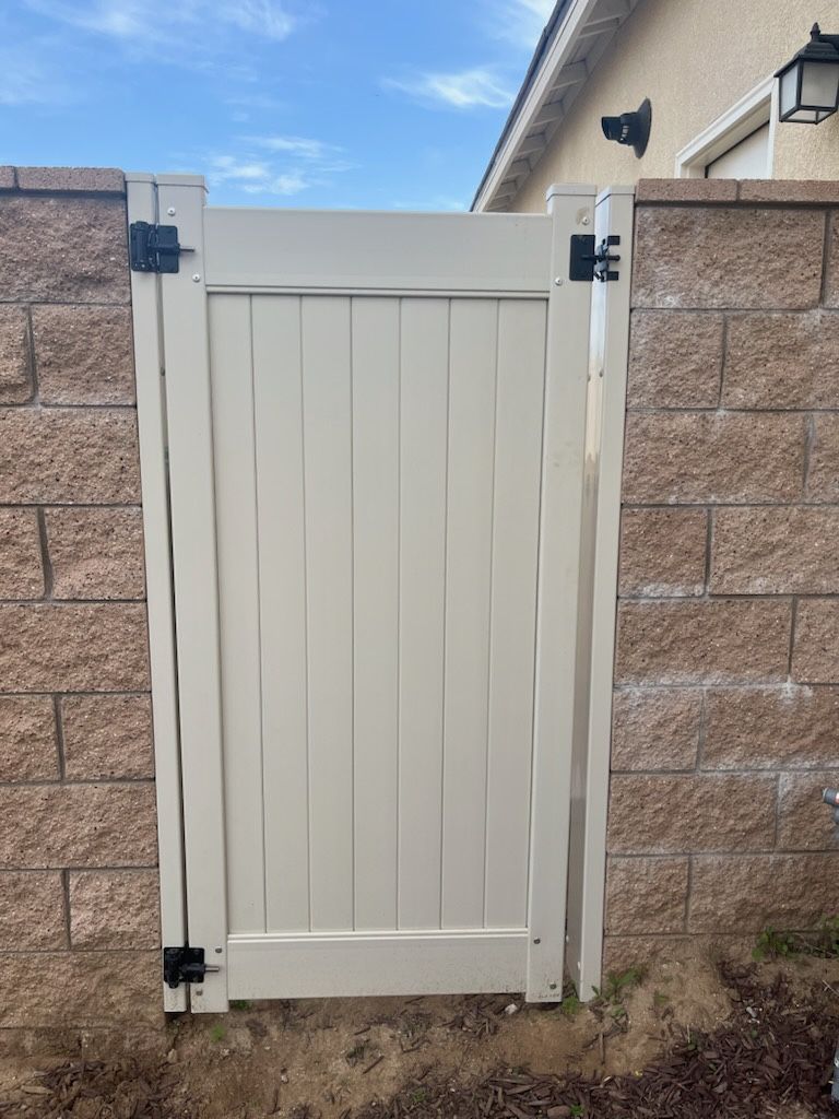 Vinyl Gate