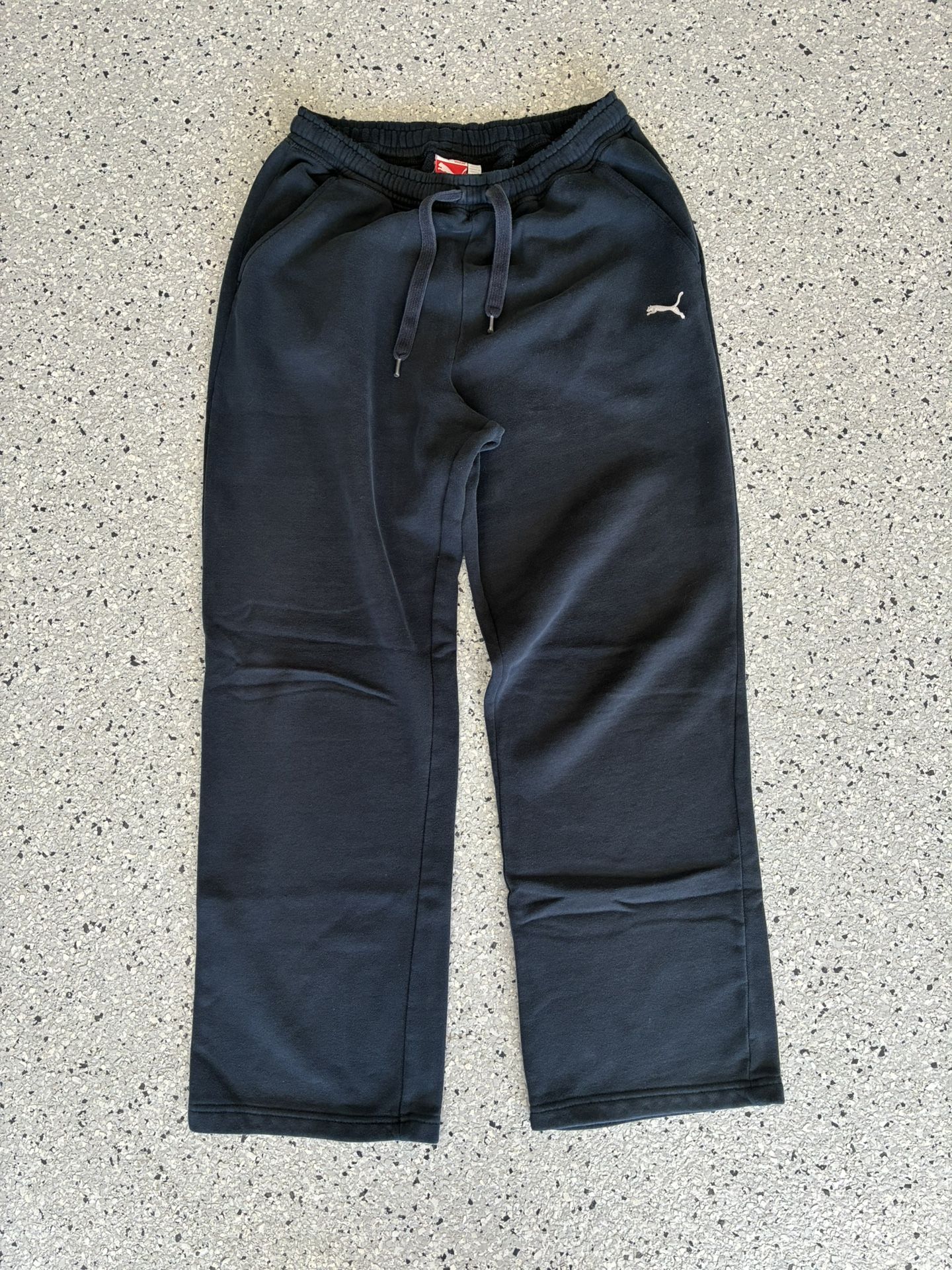 “PUMA” Sport Lifestyle Black Sweatpants. Size Medium. Pre Owned. Good Condition