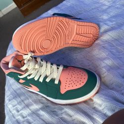 Women's Air Jordan 1 Mid 'Dark Teal Green' sneakers Size 8