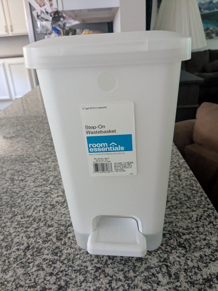Trash Can. Like New