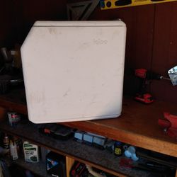 Mini Fridge/ Freezer Cooler