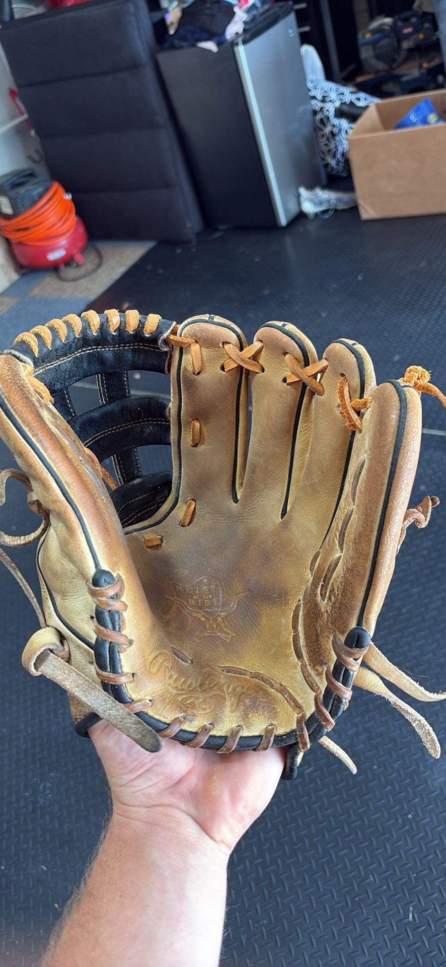Heart Of The Hide Baseball Mitt