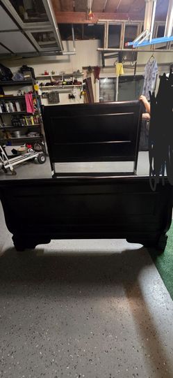 Solid wood full size Bed frame (screws not included)