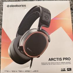 SteelSeries Arctic Pro Headphones