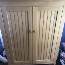 Armoire / Entertainment Center 