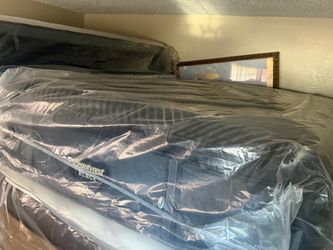 Queen Simmons Beautyrest Black Series 3 Medium Pillow Top Mattress 