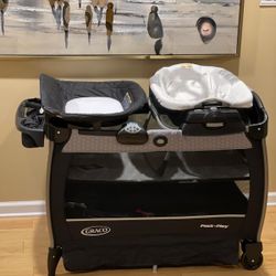 Graco Pack & Play With Bassinet, Diaper Changer & Mattress
