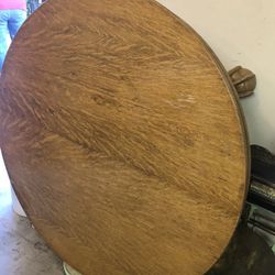 Beautiful Round Oak Coffee Table