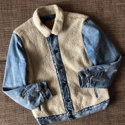 Levi’s - Reverse Sherpa Denim Jacket [Large]