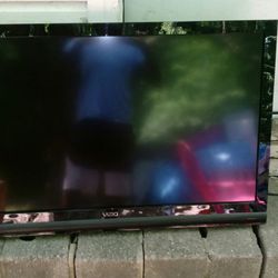 42" Vizio flatscreen smartTV w/ wall mount assembly