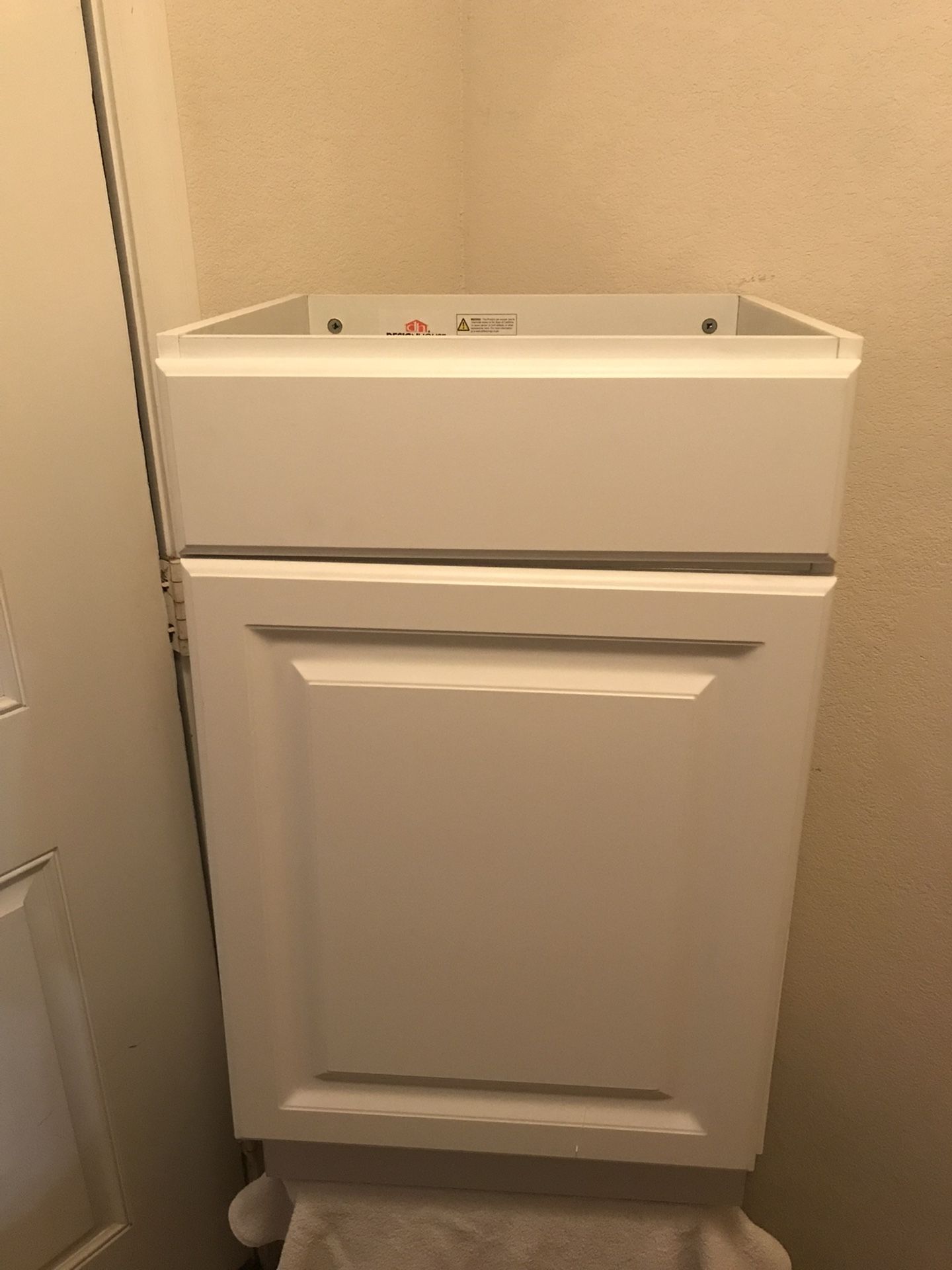 VANITY NEW BATHROOM 18 x 16. NEGOTIABLE