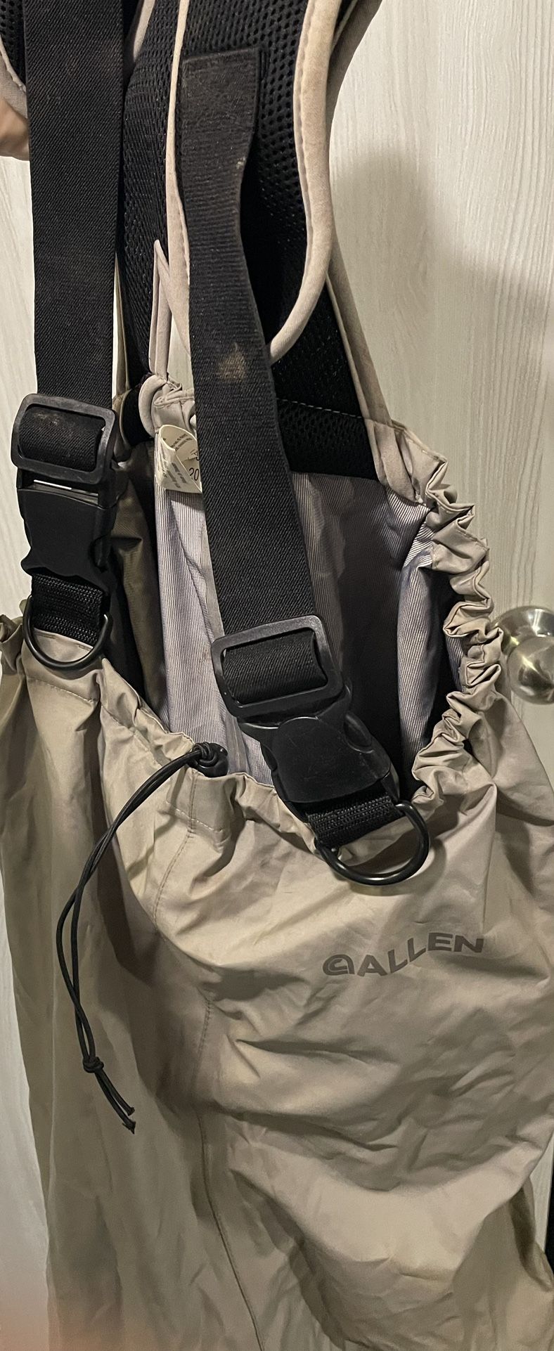 Alan Polyester Waiters.