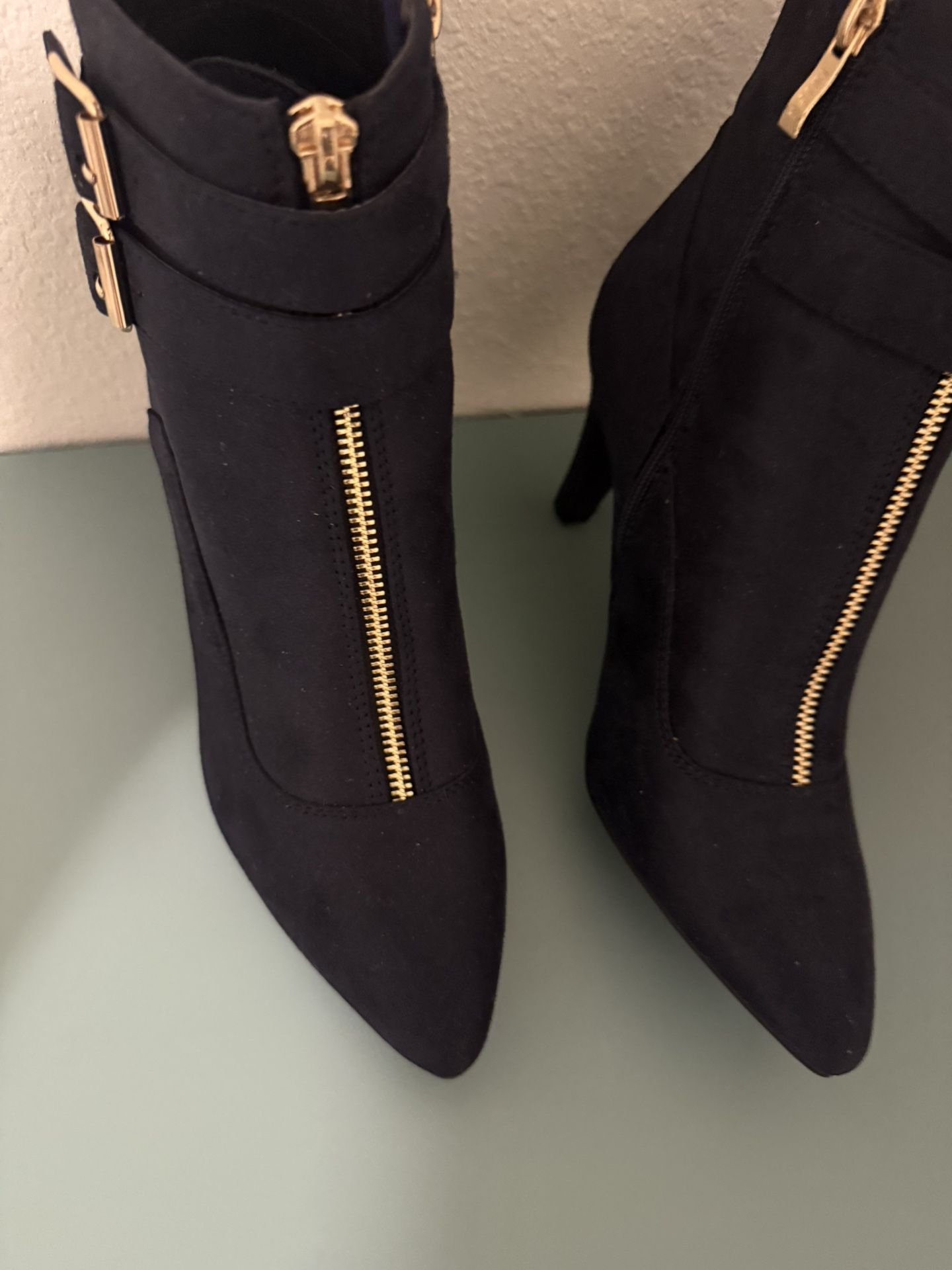 BRAND NEW!✅✅ IDIFU Dark blue wmns 7.5 zipped/buckled heels