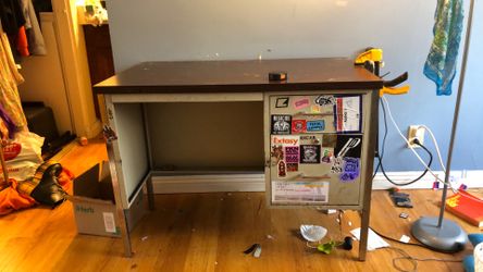 FREE DESK
