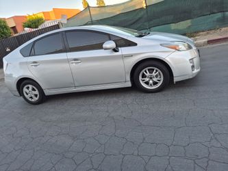 2010 toyota  prius titulo limpio
