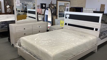 4 Pcs Queen Bedroom Set