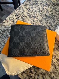 black chekered card holder