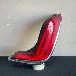 (671) 18-19 Cadillac Xts Right Taillight 2018 2019