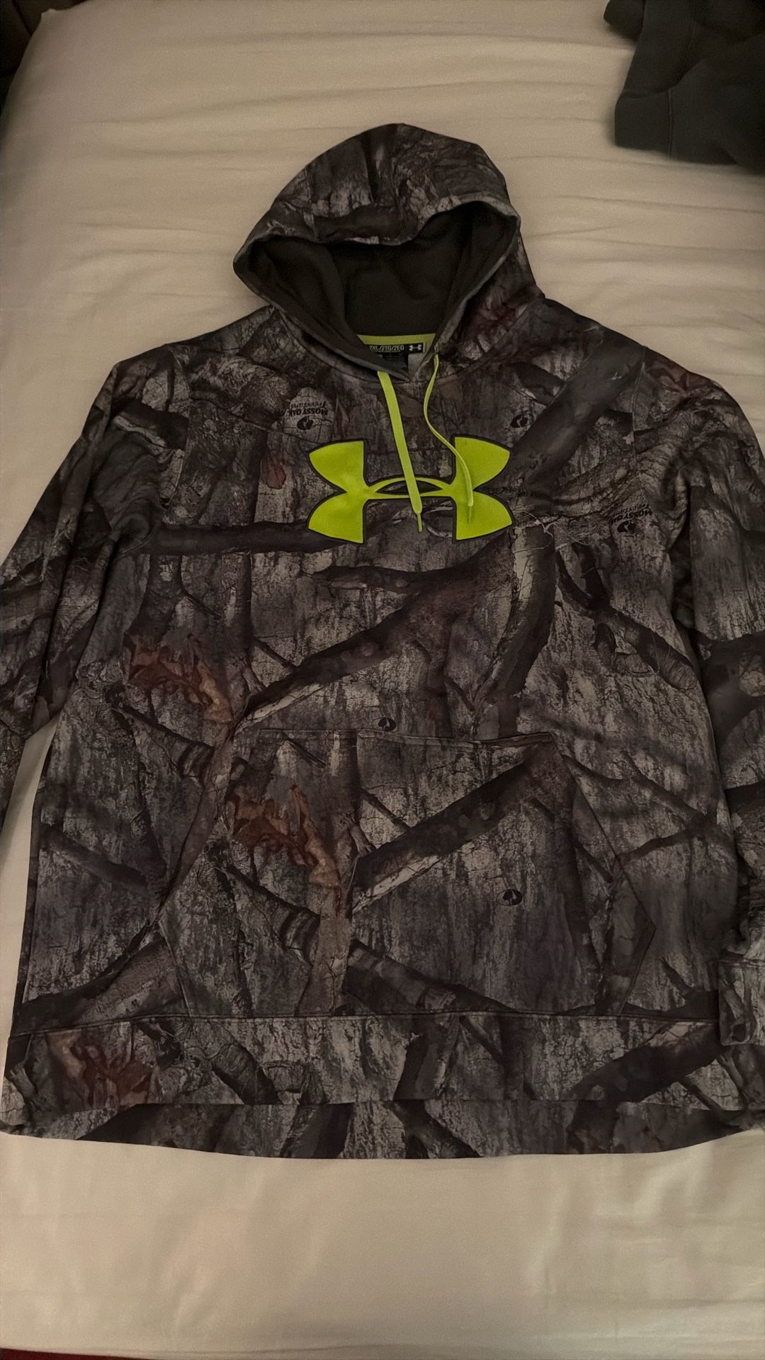Under Armour/ Mossy oak Camo Hoodie