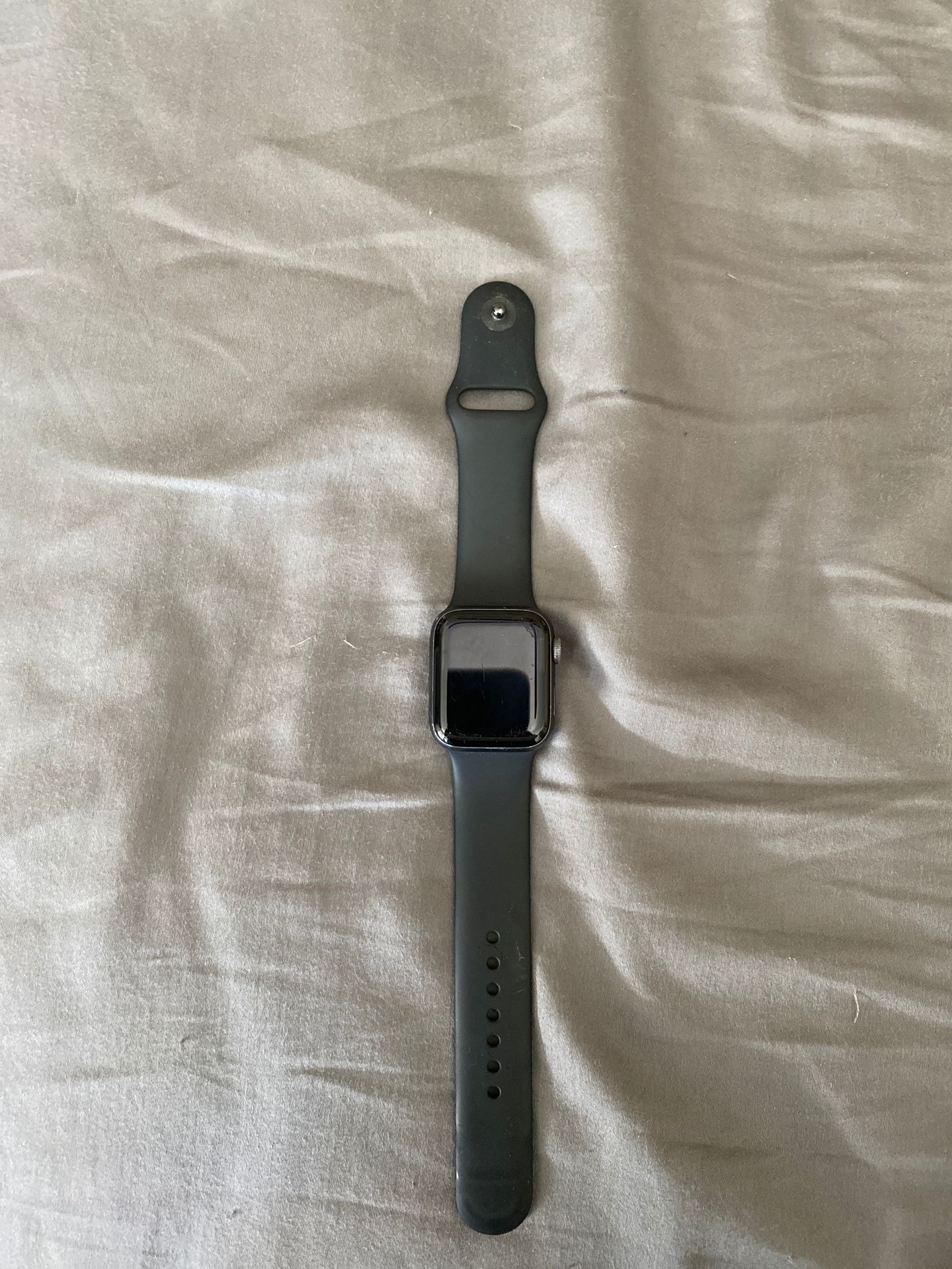 Apple Watch 4 40mm w/ GPS
