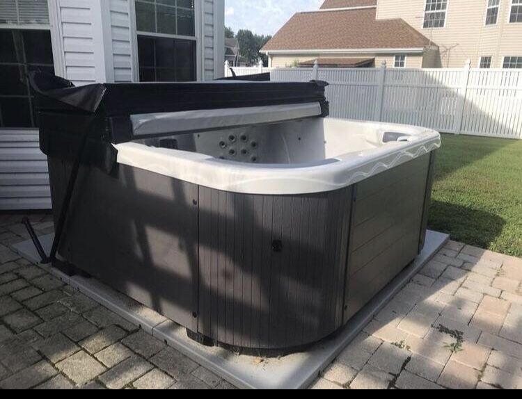 New Hot Tub $1100 off plus $600 in accessories