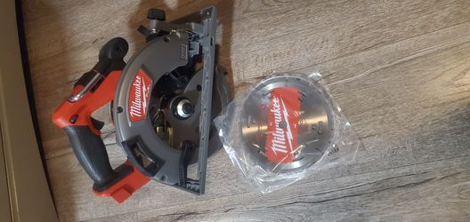 M18 FUEL 18V Lithium-Ion Brushless Cordless 7-1/4 in. Circular Saw (Tool-Only)
