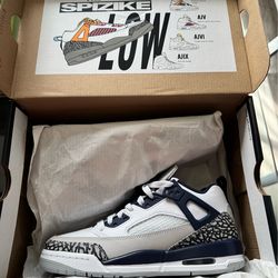 Jordan Spizike Low White Midnight Navy Grade School Size 4Y