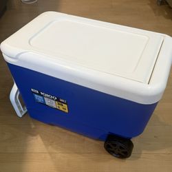 38 Quart Igloo Wheelie Cooler 