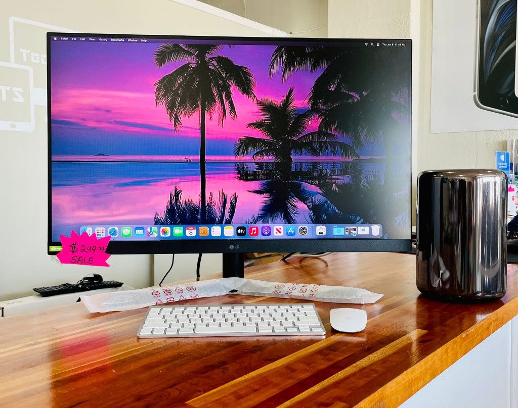 Apple Mac Pro D300 BUNDLE! 32” Monitor - Wireless Keyboard and Mouse! 32GB RAM 500GB SSD! FIRM PRICE