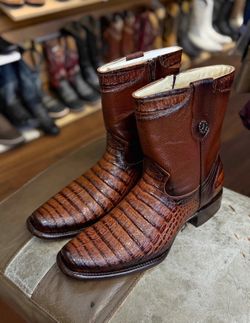 Brown Cowboy boots for men - multiple sizes
