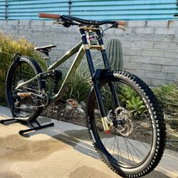 Downhill Rockshox Boxxer 27.5 Long Travel, Fuji Auric Lt 