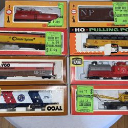 Lot of 8 assorted toy trains Cox, Tyco, Life Like Trains 