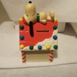 Whitman's Candies Piggy Bank Snoopy
