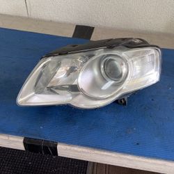 2006-2013 Volkswagen Passat - Driver Side Headlight, with Bulb, Halogen