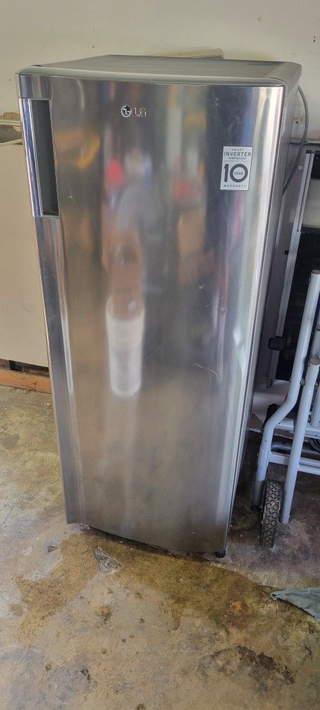 Lg Freezer 6cuft.