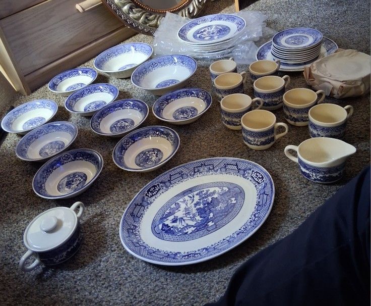 Blue Willow 45 Piece China Set