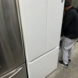 SAMSUNG REFRIGERATOR